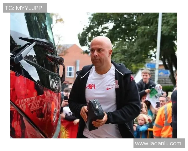 足球队管理混乱引发球星愤怒情绪爆发现场高清图曝光